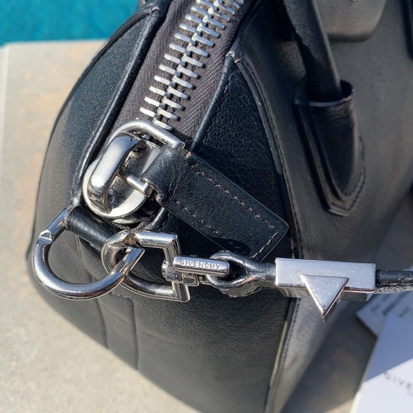 Givenchy Medium Antigona Black Leather Shoulder Bag - Picture 3 of 10